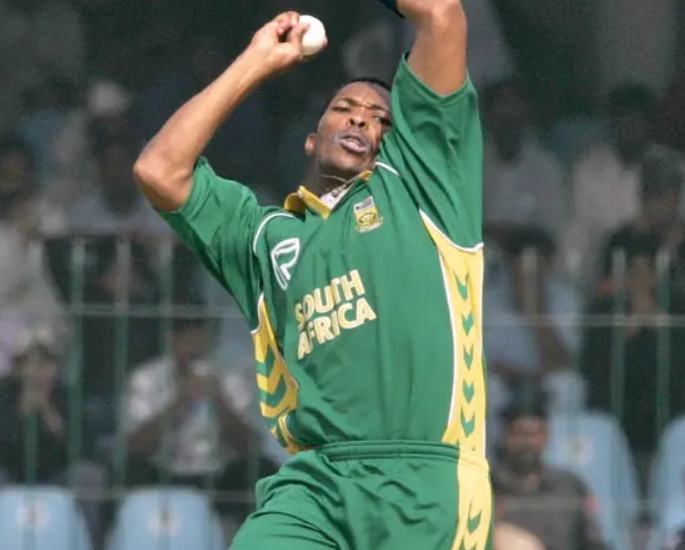 30 Fastest Cricket Bowlers of All Time
