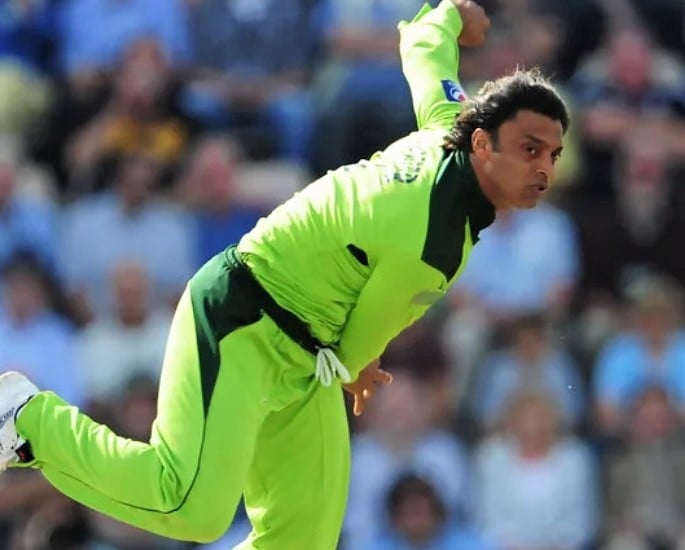 30 Fastest Cricket Bowlers of All Time