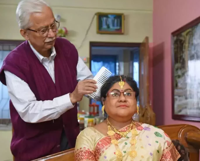 Indian Man installs Lifelike Statue of Late Wife 2