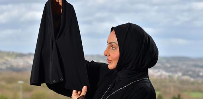 Bradford Woman anatengeneza Hijabu kwa ajili ya Polisi f