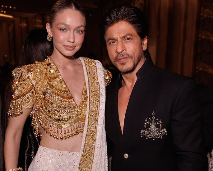 Gigi Hadid wows Fans as she poses with SRK 2