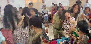 Indian Women brawl over Saree during Shop Sale f