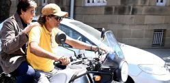 Amitabh Bachchan gets Lift from Fan to Beat Traffic