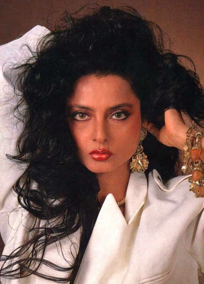 Why is Rekha an Underrated Fashion Icon? - 5