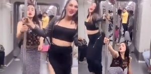 Indian Women 'Pole Dance' on Delhi Metro f