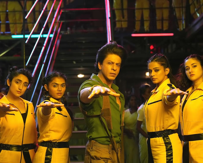 SRK grooves with Girl Gang in 'Zinda Banda'