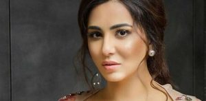 Ushna Shah gives thoughts on Women checking Husbands' Phones f