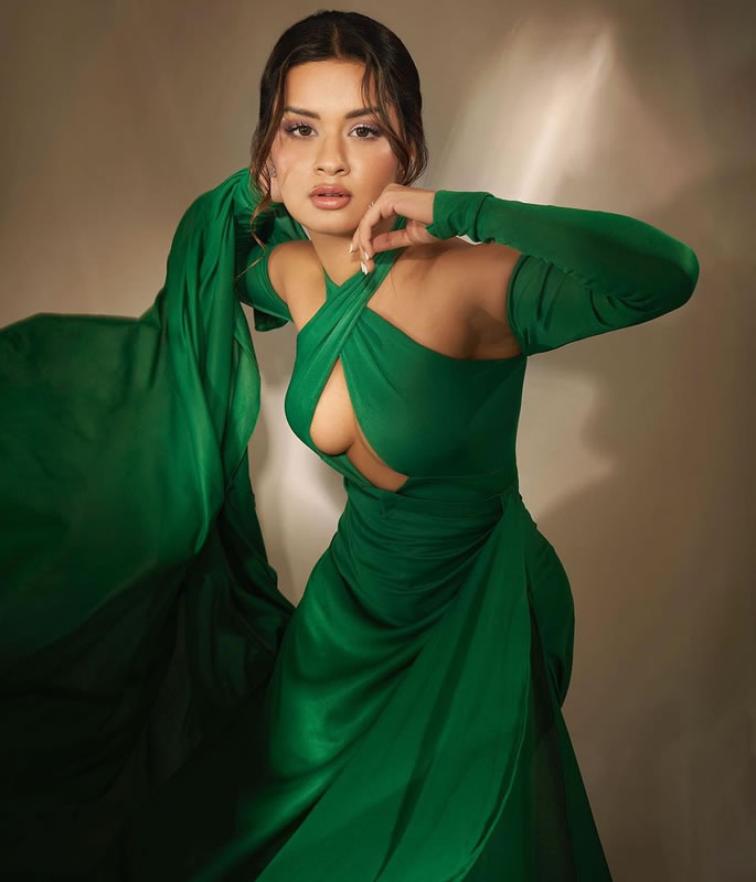 Avneet Kaur sets pulses racing in Bold Green Gown 2