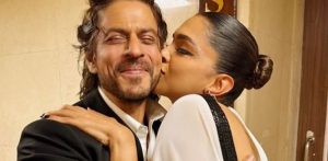 Deepika Padukone kisses SRK in Celebrating Jawan's Success f