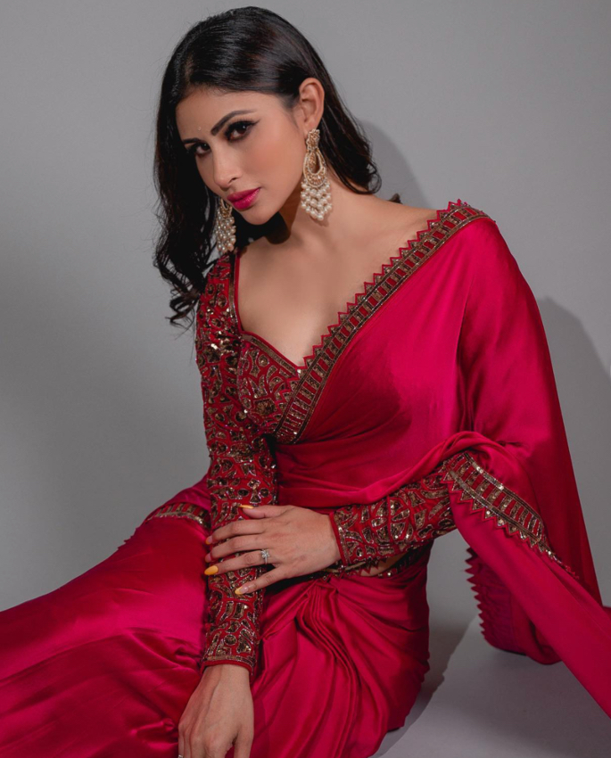 20 Stunning Looks of Mouni Roy You Must See - 10