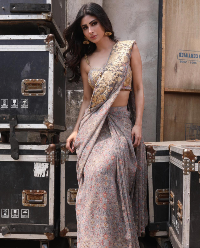 20 Stunning Looks of Mouni Roy You Must See - 17-2