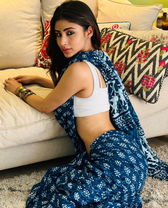 20 Stunning Looks of Mouni Roy You Must See - 2