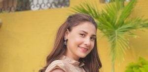 Hina Altaf slammed by Netizens for enjoying Starbucks f