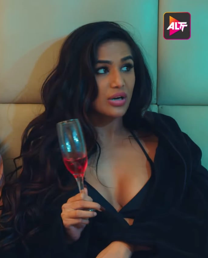'Honeymoon Suite 911' launches with Poonam Pandey as Star - 2