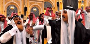 Arab Men dance to SRK's 'Chammak Challo' at Wedding f