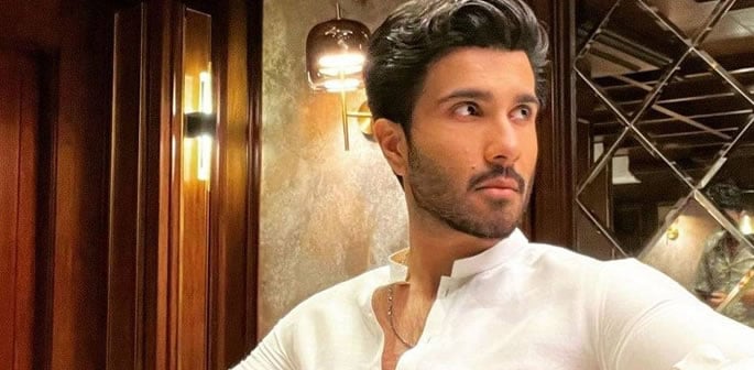 Feroze Khan surprises Fans with new Rap Track f