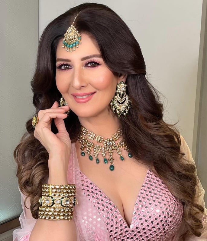 How does Sangeeta Bijlani maintain a Youthful Look at 63? - 4