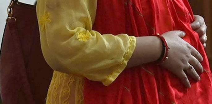 Indian Men scammed by the Promise of Sex with 'Childless Wives' f