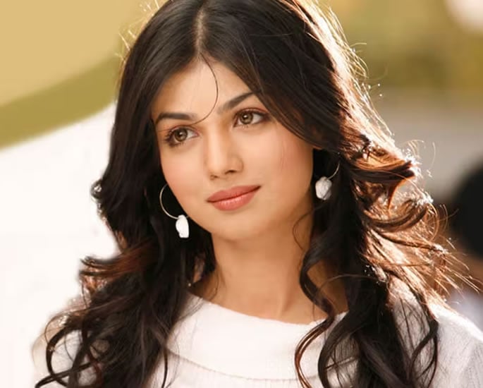 Ayesha Takia hits out at Trolls after Rare Public Appearance