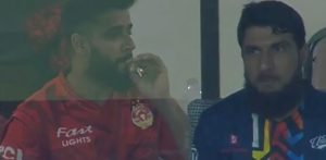 Imad Wasim spotted Smoking in Dressing Room f