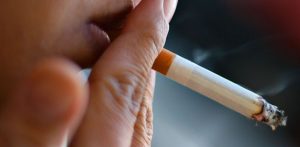 I piani del partito laburista per eliminare gradualmente il fumo salutati come "cambiamenti di gioco" f