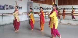 جنوبی ایشیائیوں کے لیے برمنگھم میں 12 ڈانس کلاسز