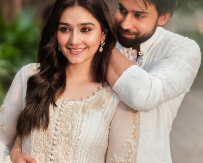 Dur-e-Fishan Saleem & Bilal Abbas Khan confirm Romance_ - smiling