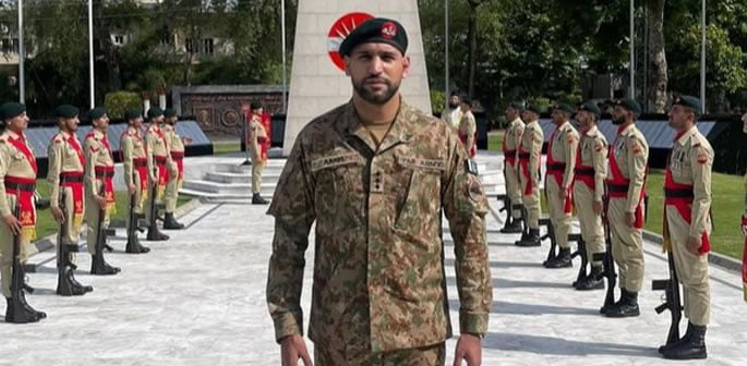 Pakistan Army awards Honorary Rank to Amir Khan f