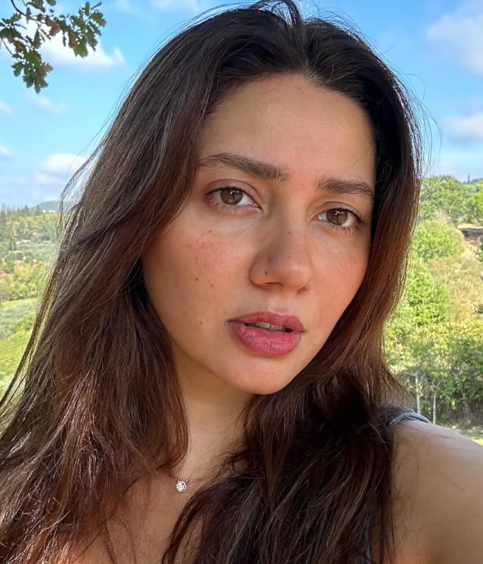 10 Skincare Products Loved by Pakistani Actresses - 2
