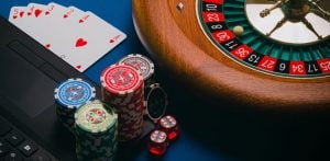 کیا برطانوی ایشیائی طلباء جوا کھیل رہے ہیں اس سے زیادہ وہ برداشت کر سکتے ہیں۔