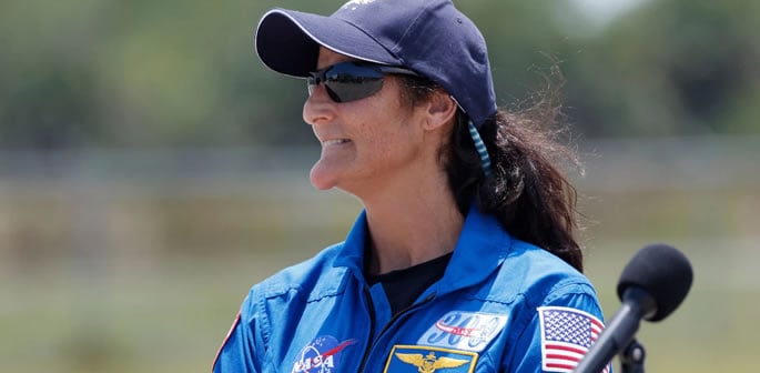 Astronauta indiano americano bloccato nello spazio f