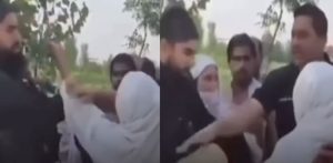 Pakistani Officer suspended for Kicking Elderly Woman f