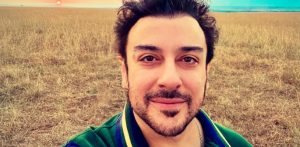Adnan Sami affronta la pausa dal playback cantando - F