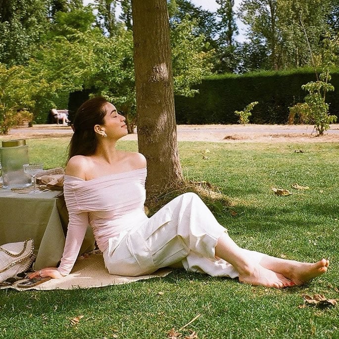 Sara Tendulkar enjoys London Picnic with LGBT Influencer Sufi Malik