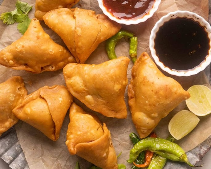 5 Easy Indian Foods to Make for Your University Housemates - samosa