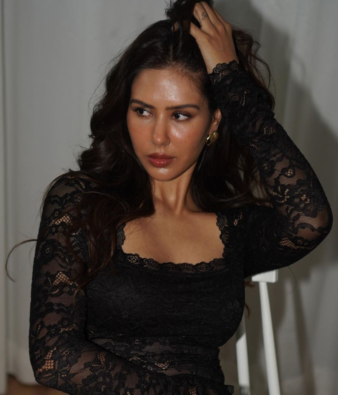 10 Steps to Nail the Glass Hair Look at Home - 10