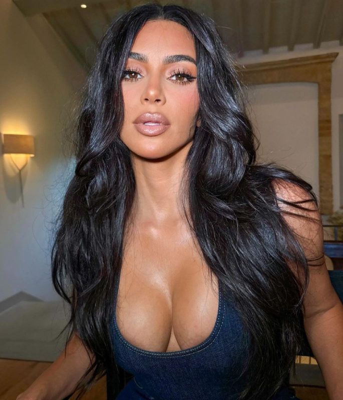 10 Steps to Nail the Glass Hair Look at Home - 3