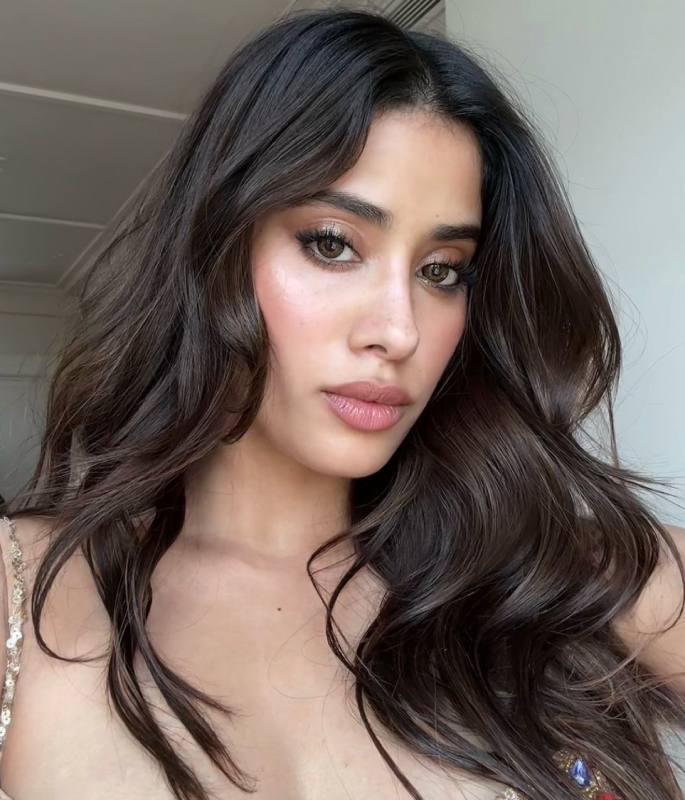 10 Steps to Nail the Glass Hair Look at Home - 6