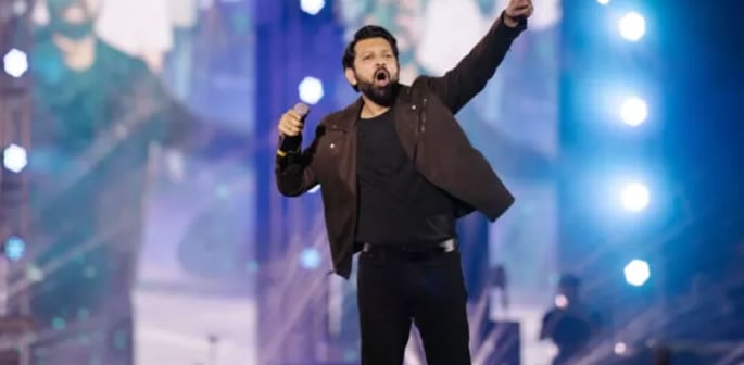 Atif Aslam's Dhaka Concert married by Mismanagement f