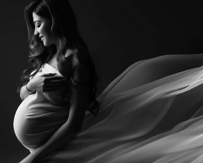 Aymen Saleem announces Pregnancy with Maternity Shoot