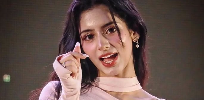 آریا کون ہے، X IN f میں ہندوستانی K-pop اسٹار
