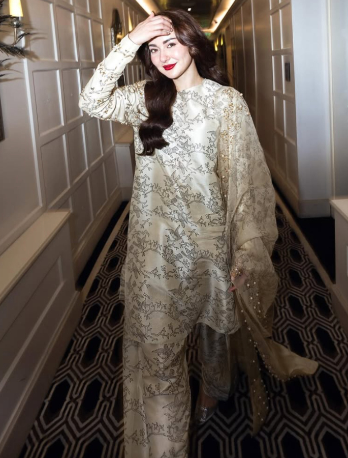 20 Traditional Looks of Hania Amir You Must See - 12