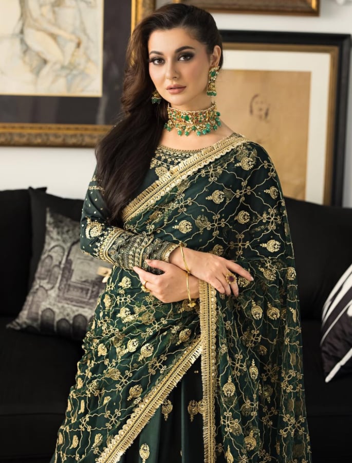 20 Traditional Looks of Hania Amir You Must See - 17