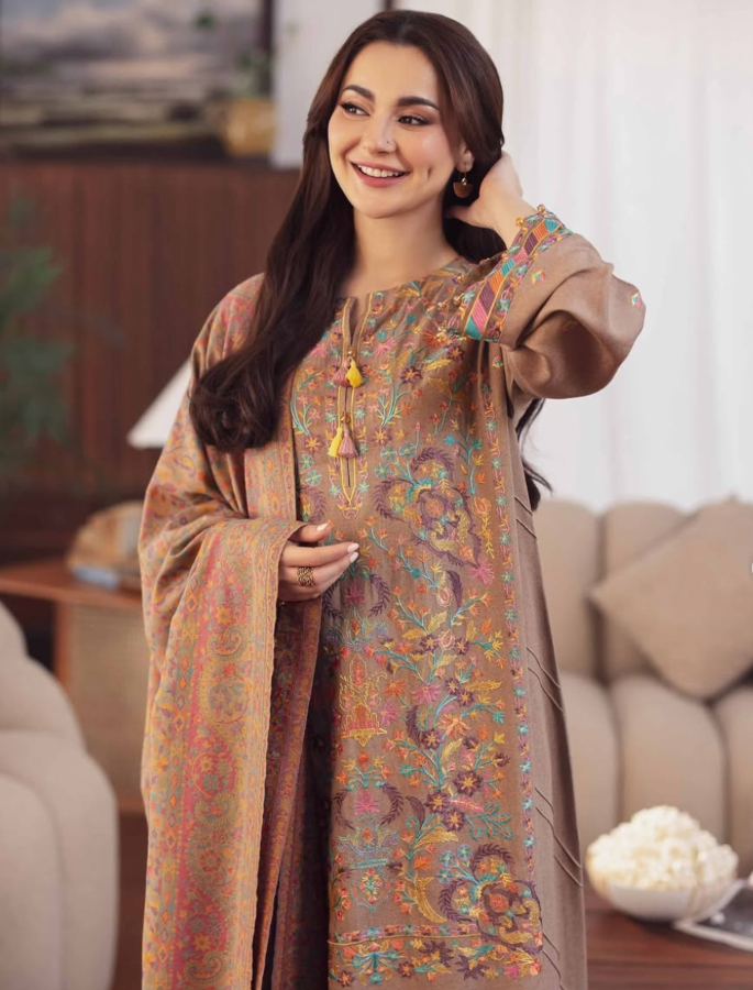 20 Traditional Looks of Hania Amir You Must See - 2