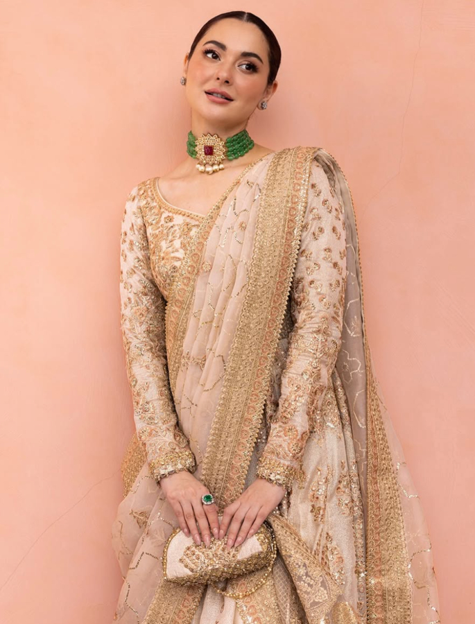 20 Traditional Looks of Hania Amir You Must See - 6