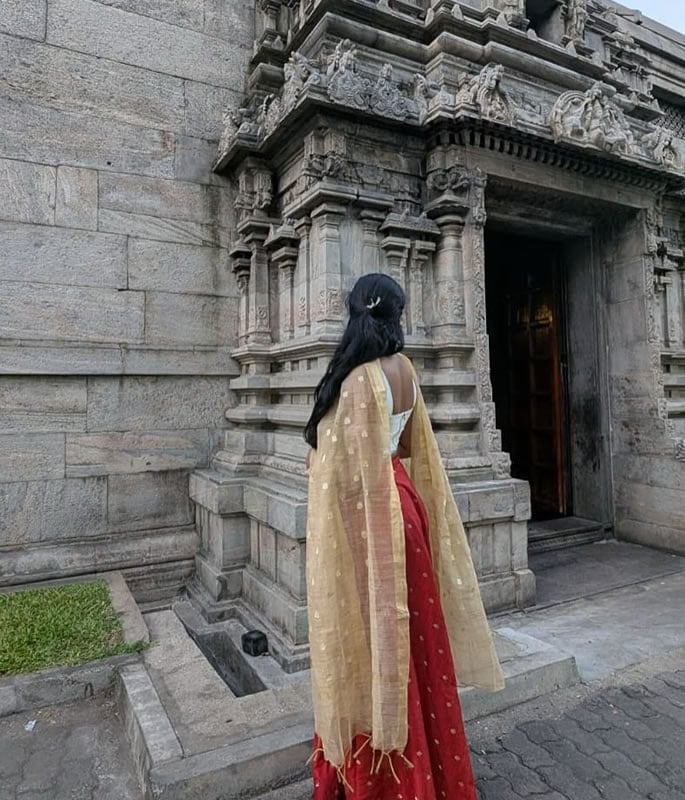 Maitreyi Ramakrishnan Wows in Saree during Sri Lanka Trip 3