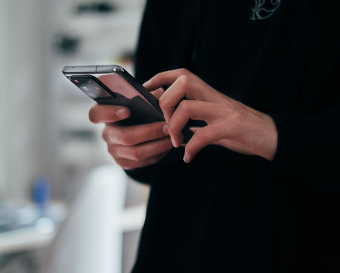 Can E-Ink Smartphones reduce Screen Time