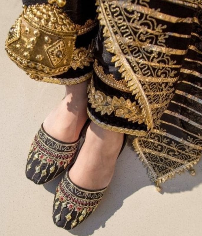 Top Ways to Style your Farshi Shalwar this Eid (3)