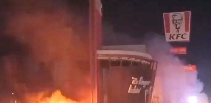 KFC Outlets Attacked by Angry Mob in Pakistan f