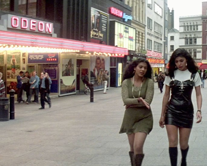 SRK & Kajol DDLJ Statue to be Unveiled in Leicester Square